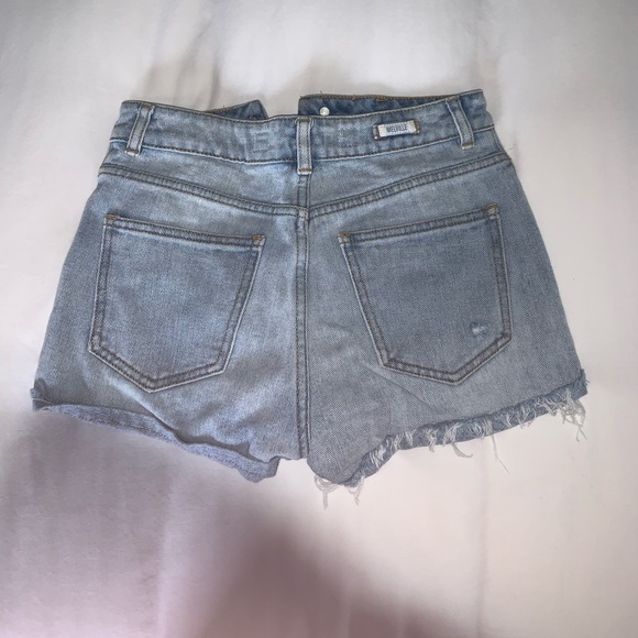 brandy melville distressed denim shorts - Picture 2 of 4